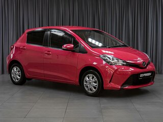 2015 Toyota Vitz III (XP130) Рестайлинг, красный, 869000 рублей, вид 1