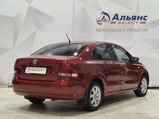 2011 Volkswagen Polo V, красный, 615000 рублей, вид 3