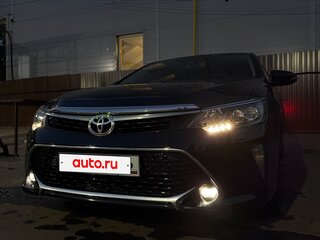 2017 Toyota Camry VII (XV50) Рестайлинг 2, чёрный, 2600000 рублей, вид 4