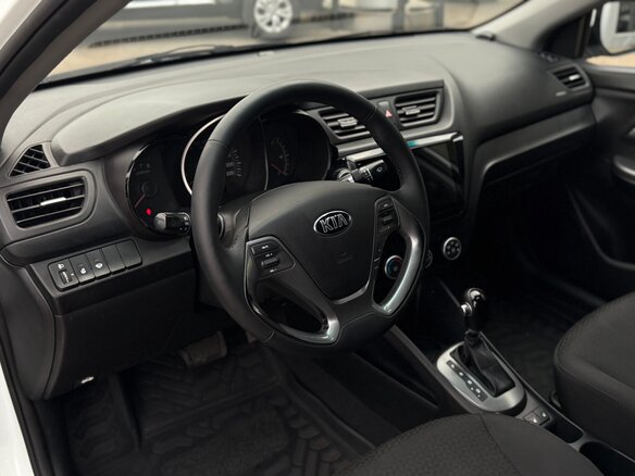2015 Kia Rio III Рестайлинг, белый, 1080000 рублей - вид 10