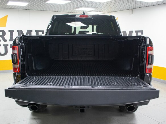 2022 Ram 1500 Crew Cab eTorque V, чёрный, 7999000 рублей - вид 25
