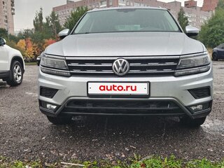 2018 Volkswagen Tiguan II, серебристый, 2160000 рублей, вид 2