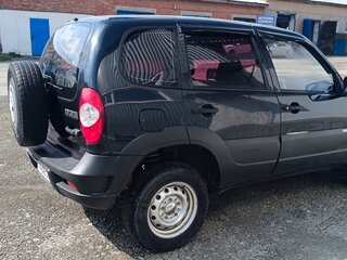2013 Chevrolet Niva I Рестайлинг, чёрный, 440000 рублей, вид 4