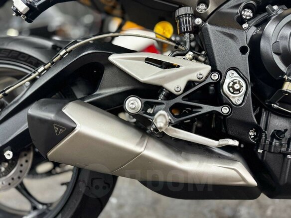 2023 Triumph Street Triple, жёлтый, 1170000 рублей - вид 18