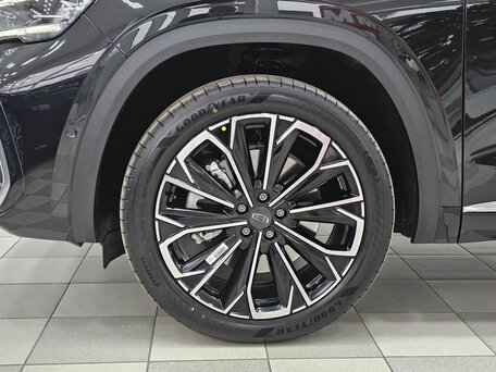 2025 Geely Monjaro (Xingyue L) I Рестайлинг 2 (China Market), чёрный, 4190000 рублей, вид 4