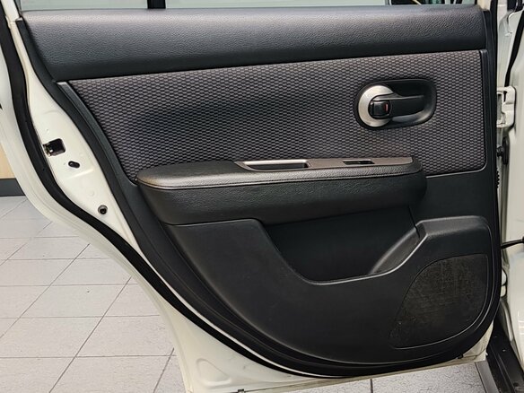 2006 Nissan Tiida I, белый, 480000 рублей - вид 25