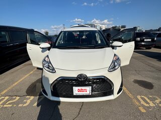 2021 Toyota Sienta II Рестайлинг, белый, 1630000 рублей, вид 2