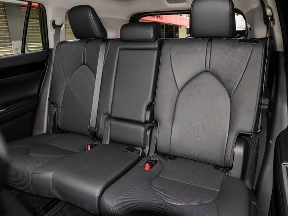 2026 Toyota Highlander IV (XU70), чёрный - вид 13