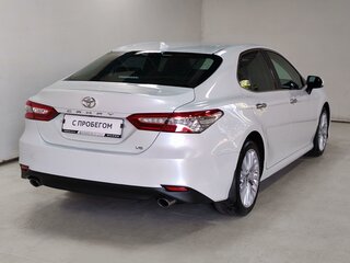 2021 Toyota Camry VIII (XV70), белый, 2945000 рублей, вид 5