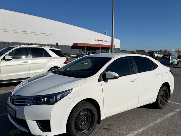 2013 Toyota Corolla XI (E160, E170, E180), белый, 1350000 рублей