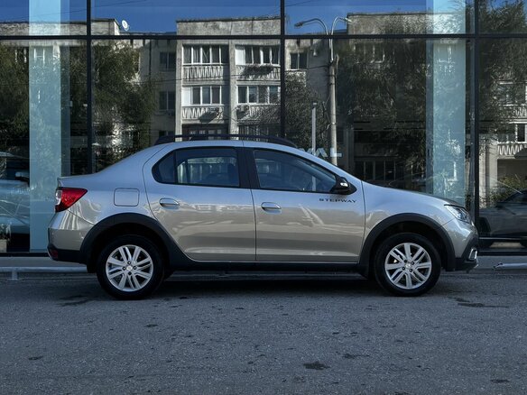 2022 Renault Logan Stepway II Рестайлинг, серый, 1380000 рублей - вид 3