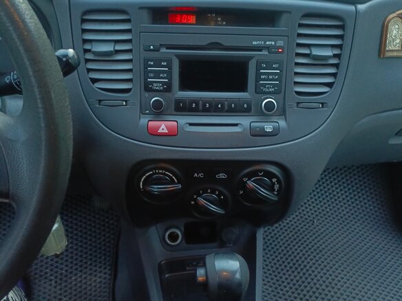 2011 Kia Rio II Рестайлинг, бежевый, 550000 рублей - вид 15