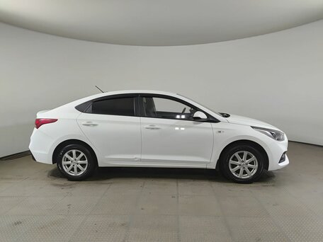 2019 Hyundai Solaris II, белый, 1043250 рублей, вид 4