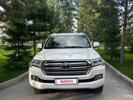 2020 Toyota Land Cruiser 200 Series Рестайлинг 2, белый, 8500000 рублей, вид 2