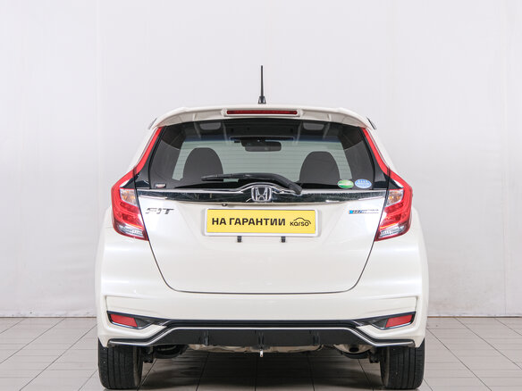 2017 Honda Fit III Рестайлинг, белый - вид 4