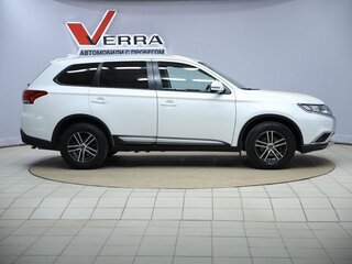 2018 Mitsubishi Outlander III Рестайлинг 2, белый, 1850000 рублей, вид 4