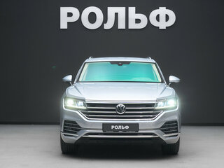 2019 Volkswagen Touareg III, серый, 4500000 рублей, вид 2