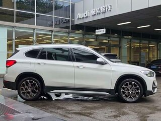 2022 BMW X1 Long 20Li sDrive II (F48) Рестайлинг, белый, 2380000 рублей, вид 4