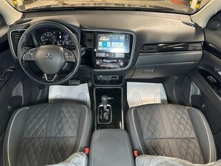 2022 Mitsubishi Outlander III Рестайлинг 3, чёрный, 2900000 рублей, вид 2