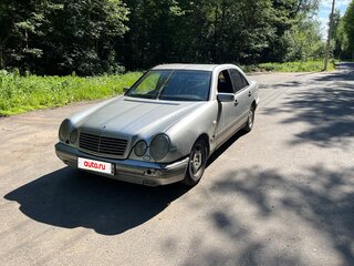 1997 Mercedes-Benz E-Класс 230 II (W210, S210), серебристый, 245000 рублей, вид 1