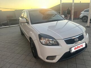 2009 Kia Rio II Рестайлинг, белый, 600000 рублей, вид 1