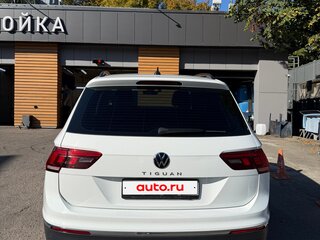 2020 Volkswagen Tiguan II Рестайлинг, белый, 2145000 рублей, вид 4