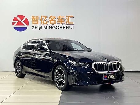 2025 BMW 5 серии Long 530Li xDrive VIII (G60/G61/G68), чёрный, 6930000 рублей, вид 1