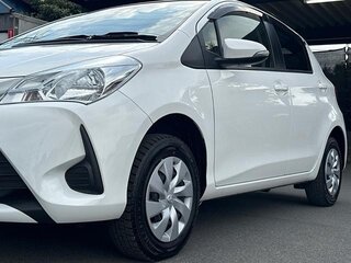 2019 Toyota Vitz III (XP130) Рестайлинг 2, белый, 1010000 рублей, вид 3