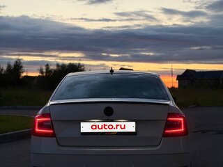 2017 Skoda Octavia III (A7) Рестайлинг, белый, 1050000 рублей, вид 4