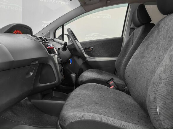 2010 Toyota Vitz II (XP90), белый, 650000 рублей - вид 13