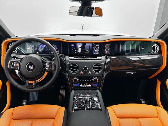2026 Rolls-Royce Cullinan Black Badge I Рестайлинг (Series II), белый, 51600000 рублей - вид 5