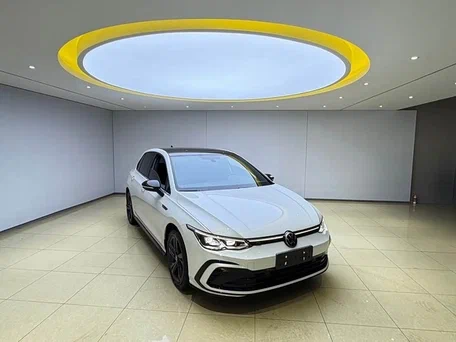 2023 Volkswagen Golf VIII, белый, 1850000 рублей, вид 4