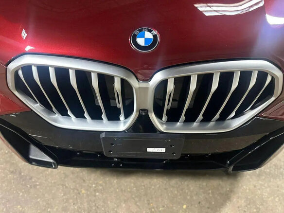 2024 BMW X6 40i III (G06) Рестайлинг, красный, 11267740 рублей - вид 17