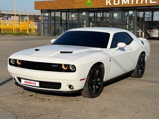 2016 Dodge Challenger III Рестайлинг 2, белый, 2700000 рублей, вид 4
