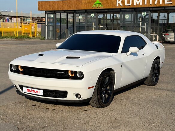 2016 Dodge Challenger III Рестайлинг 2, белый, 2700000 рублей - вид 3