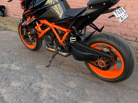 2022 KTM 1290 Super Duke R Evo, чёрный, 1528970 рублей, вид 5