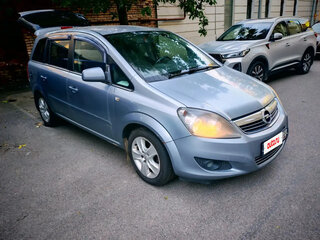 2011 Opel Zafira B Рестайлинг, серебристый, 570000 рублей, вид 3