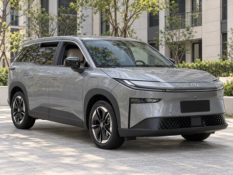 2026 Toyota bZ3X 58.3 kWh, серый, 2353000 рублей, вид 3