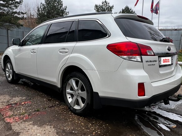 2012 Subaru Outback IV Рестайлинг, белый, 1500000 рублей - вид 3