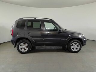 2018 Chevrolet Niva I Рестайлинг, чёрный, 736457 рублей, вид 4