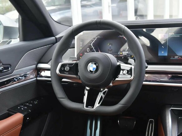 2025 BMW 7 серии 740i xDrive VII (G70), серебристый, 16780000 рублей - вид 12