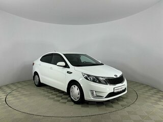 2014 Kia Rio 6-speed III, белый, 945000 рублей, вид 3