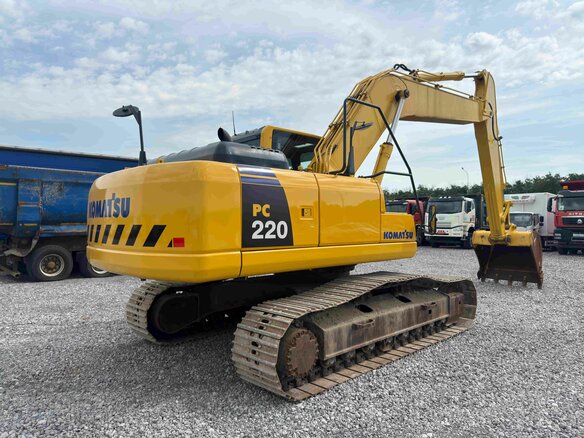 2019 Komatsu PC220-8, жёлтый - вид 2