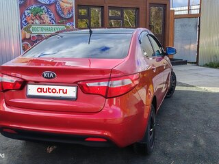2013 Kia Rio 4-speed III, красный, 580000 рублей, вид 4