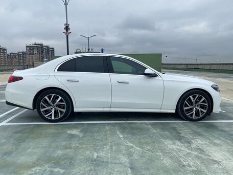 2025 Mercedes-Benz E-Класс 220 d VI (W214, S214), белый, 7560000 рублей, вид 4