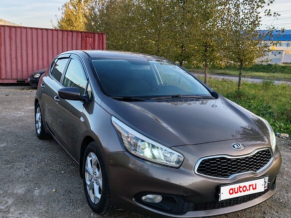 2013 Kia Ceed II, коричневый, 870000 рублей - вид 3