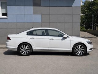 2017 Volkswagen Passat B8, белый, 1520000 рублей, вид 3