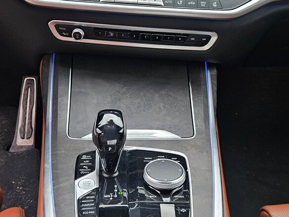 2021 BMW X7 30d I (G07), чёрный, 9300000 рублей - вид 3