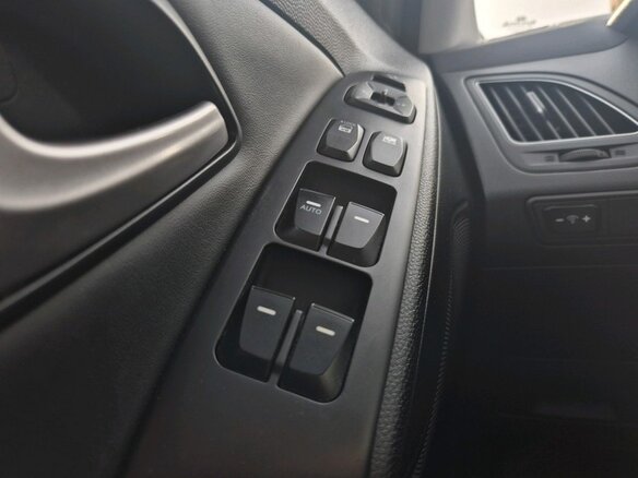 2013 Hyundai ix35 I, серебристый, 1045000 рублей - вид 9