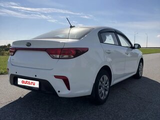 2020 Kia Rio IV Рестайлинг, белый, 2050000 рублей, вид 4